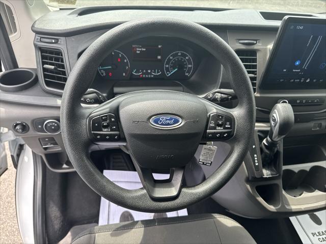 Photo of 2022 OXFORD WHITE Ford Transit-350