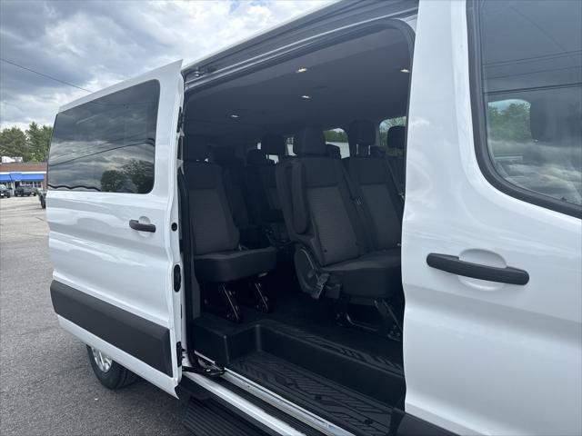 Photo of 2022 OXFORD WHITE Ford Transit-350