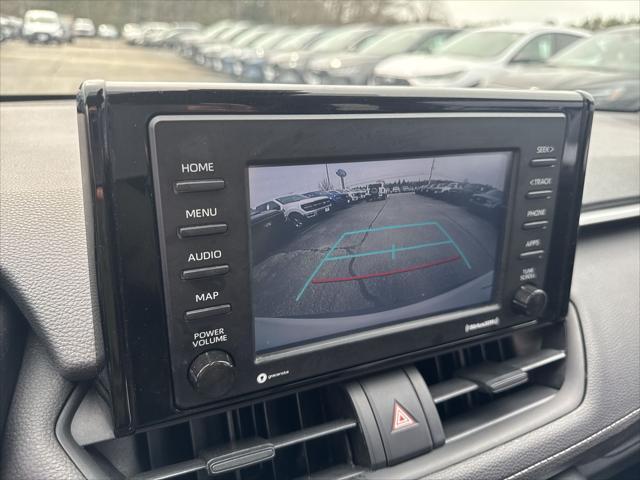 Photo of 2021 Super White Toyota RAV4