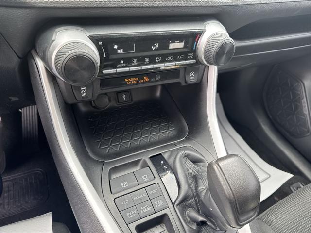 Photo of 2021 Super White Toyota RAV4