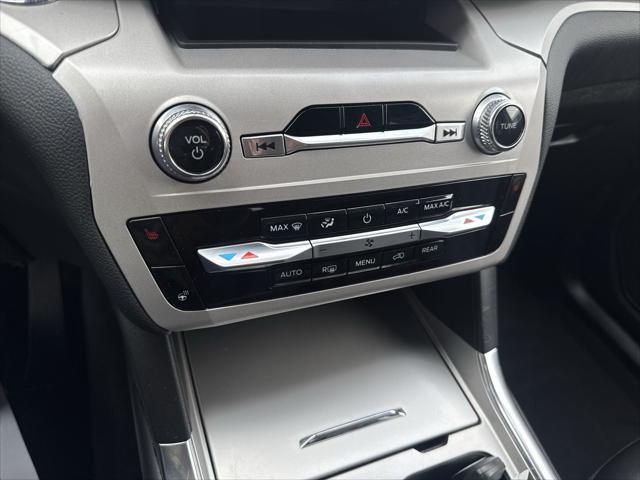 Photo of 2023 OXFORD WHITE Ford Explorer