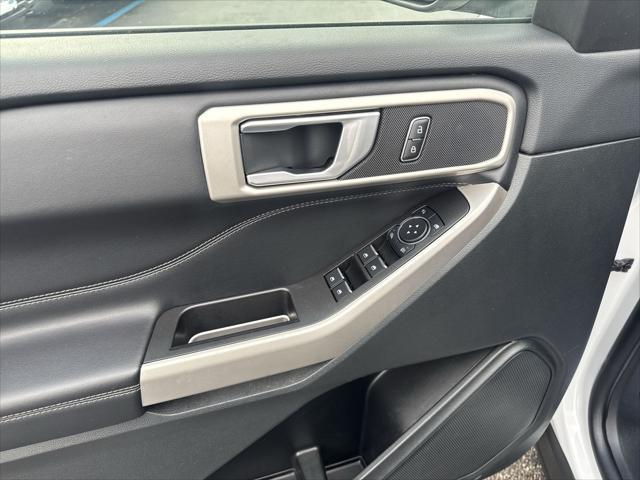 Photo of 2023 OXFORD WHITE Ford Explorer