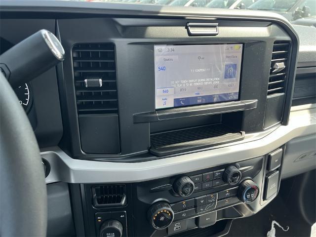 Photo of 2025 Oxford White Ford F-350