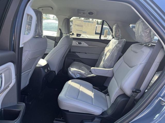 Photo of 2025 VAPOR BLUE Ford Explorer