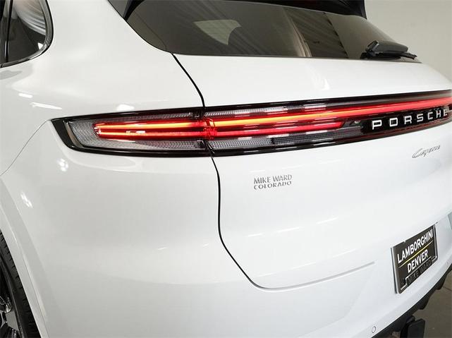 Photo of 2024 Carrara White Metallic Porsche Cayenne