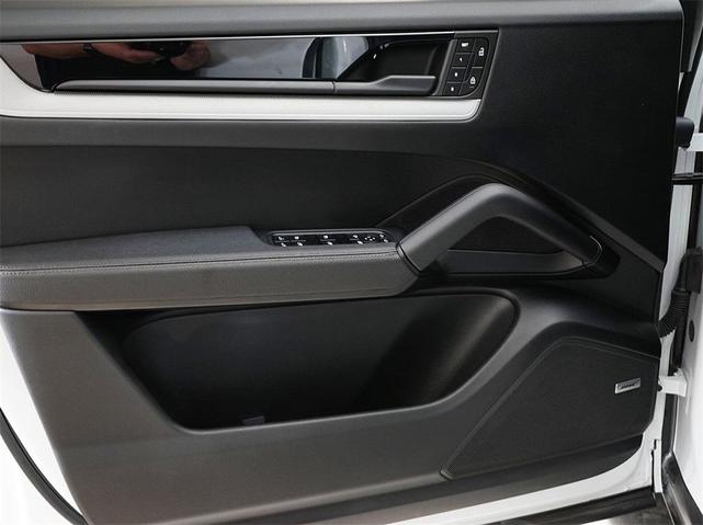 Photo of 2024 Carrara White Metallic Porsche Cayenne