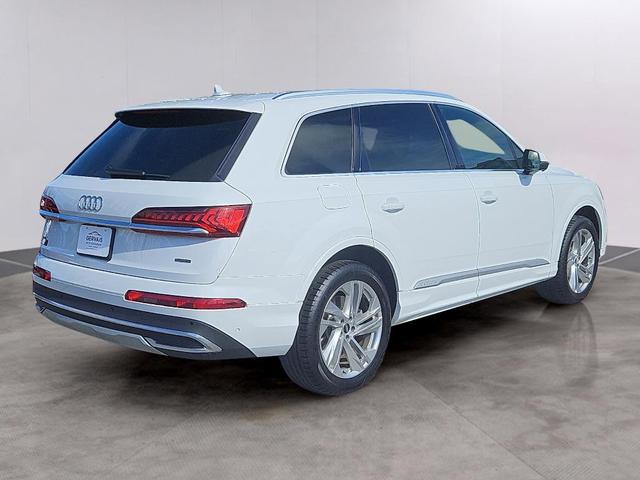 Photo of 2021 Glacier White Metallic Audi Q7