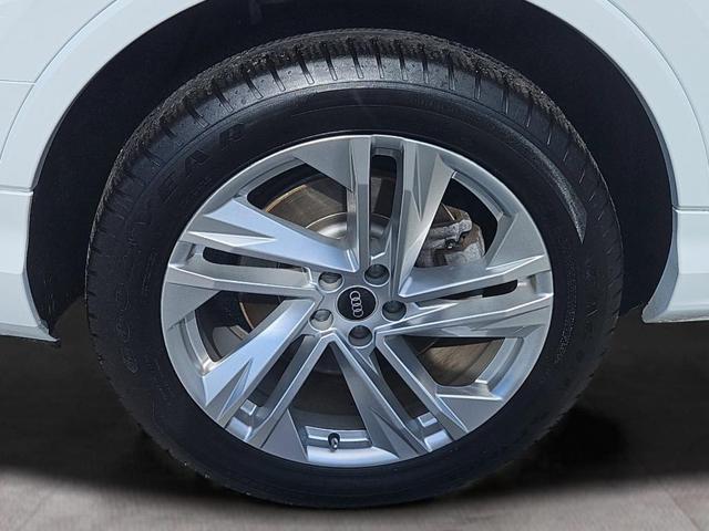 Photo of 2021 Glacier White Metallic Audi Q7