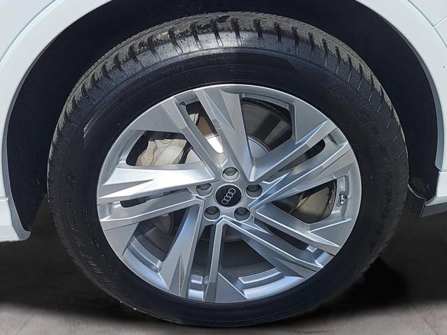 Photo of 2021 Glacier White Metallic Audi Q7