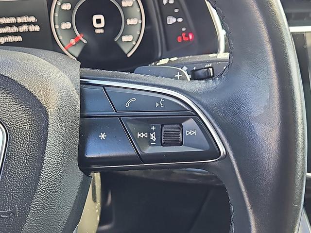 Photo of 2021 Glacier White Metallic Audi Q7
