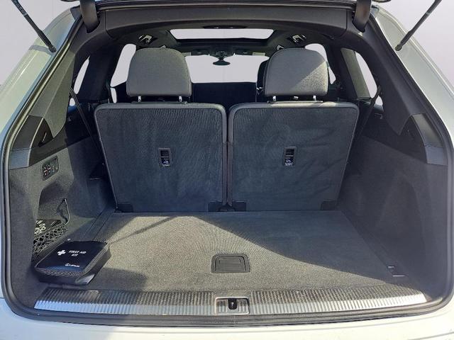 Photo of 2021 Glacier White Metallic Audi Q7