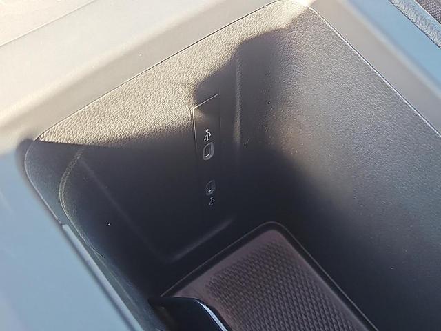 Photo of 2025 Platinum Gray Metallic Volkswagen Tiguan