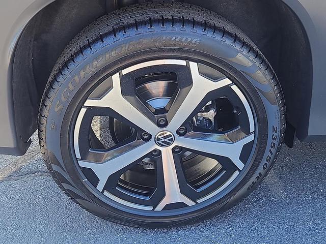 Photo of 2025 Platinum Gray Metallic Volkswagen Tiguan