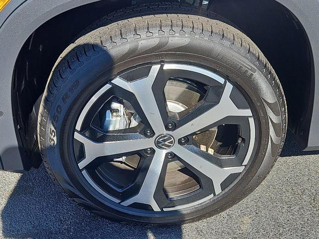 Photo of 2025 Platinum Gray Metallic Volkswagen Tiguan