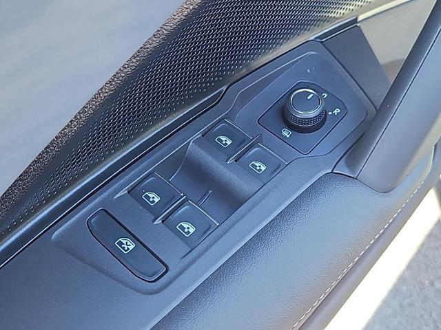 Photo of 2025 Platinum Gray Metallic Volkswagen Tiguan
