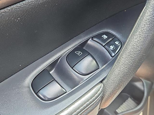 Photo of 2014 Gun Metallic Nissan Rogue