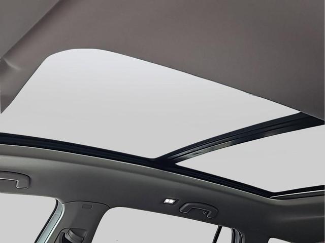 Photo of 2025 Pure White Volkswagen Atlas