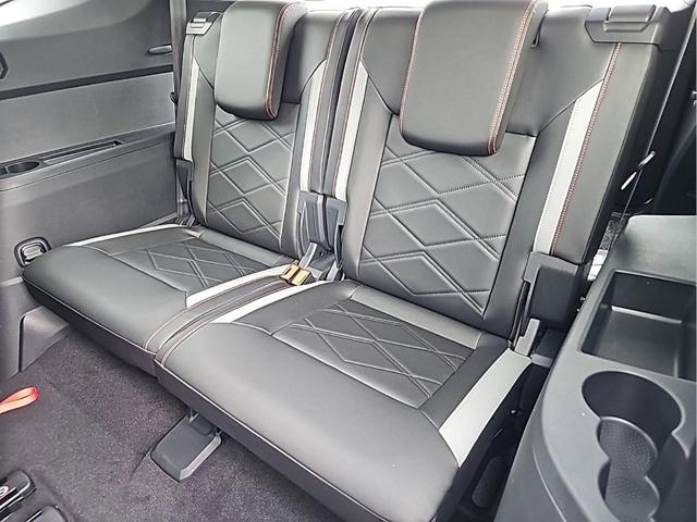 Photo of 2025 Pure White Volkswagen Atlas