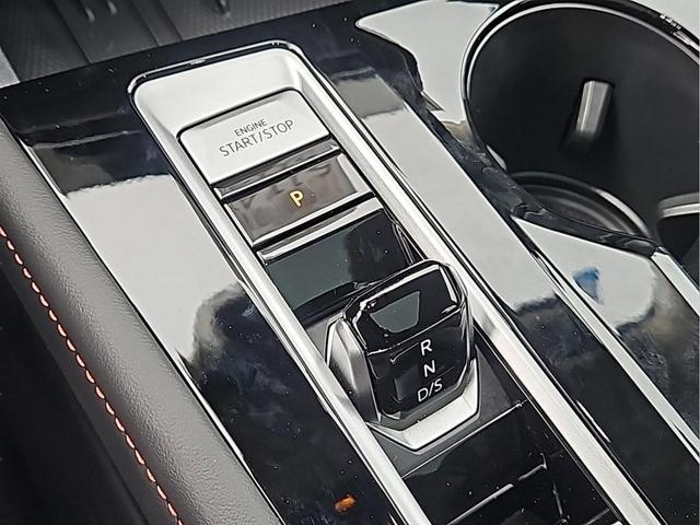 Photo of 2025 Pure White Volkswagen Atlas