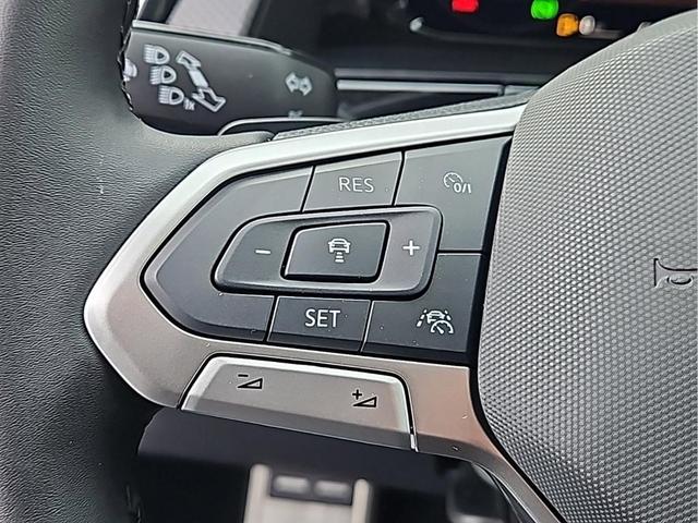 Photo of 2025 Pure White Volkswagen Atlas