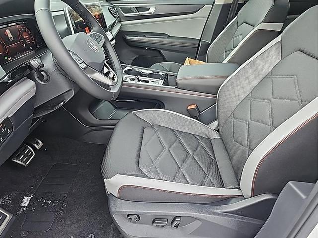 Photo of 2025 Pure White Volkswagen Atlas