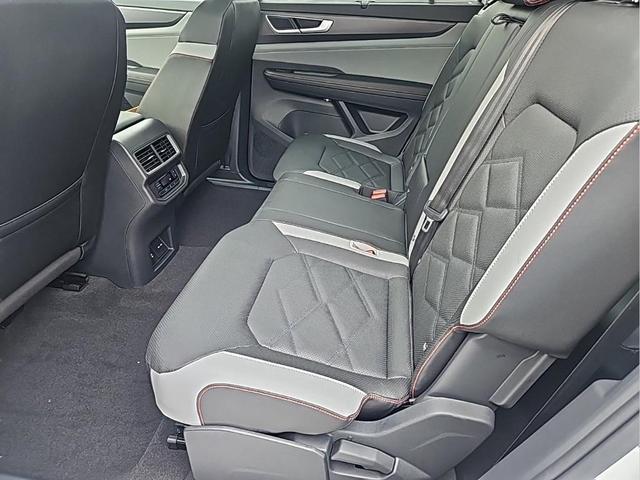 Photo of 2025 Pure White Volkswagen Atlas