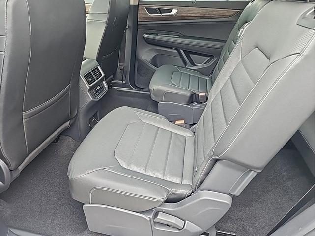 Photo of 2025 Opal White Pearl Effect Volkswagen Atlas