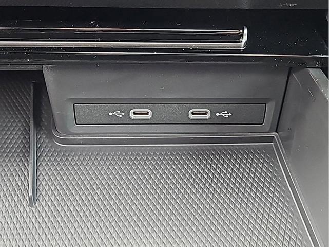 Photo of 2025 Opal White Pearl Effect Volkswagen Atlas