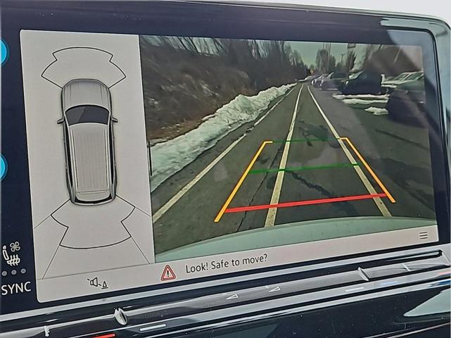 Photo of 2025 Opal White Pearl Effect Volkswagen Atlas