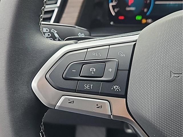 Photo of 2025 Opal White Pearl Effect Volkswagen Atlas