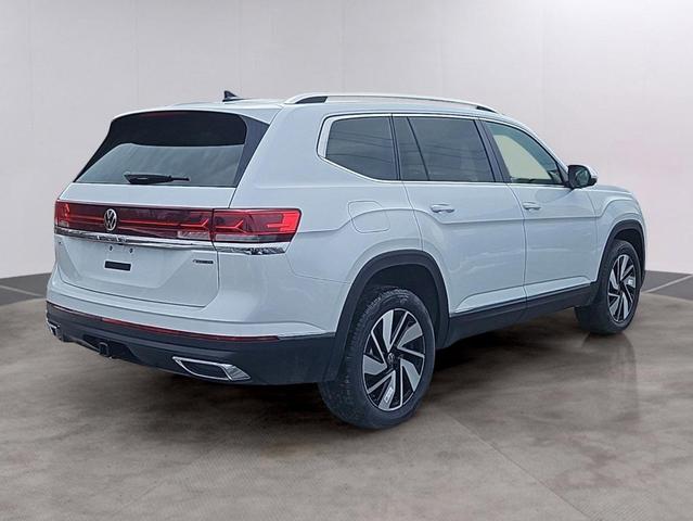 Photo of 2025 Opal White Pearl Effect Volkswagen Atlas