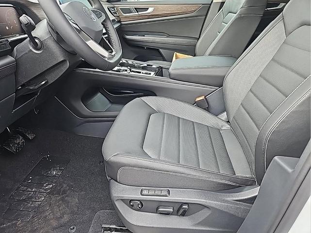 Photo of 2025 Opal White Pearl Effect Volkswagen Atlas