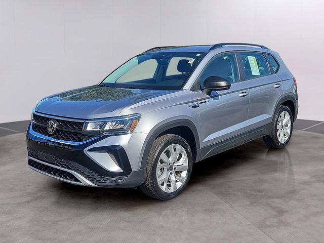 Photo of 2023 Pyrite Silver Metallic Volkswagen Taos