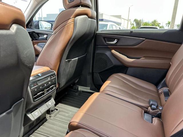 Photo of 2024 Liquid Carbon Metallic Acura MDX