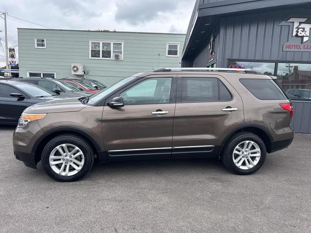 Photo of 2015 Caribou Metallic Ford Explorer