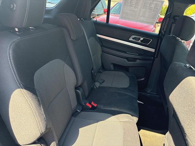Photo of 2017 Ingot Silver Ford Explorer
