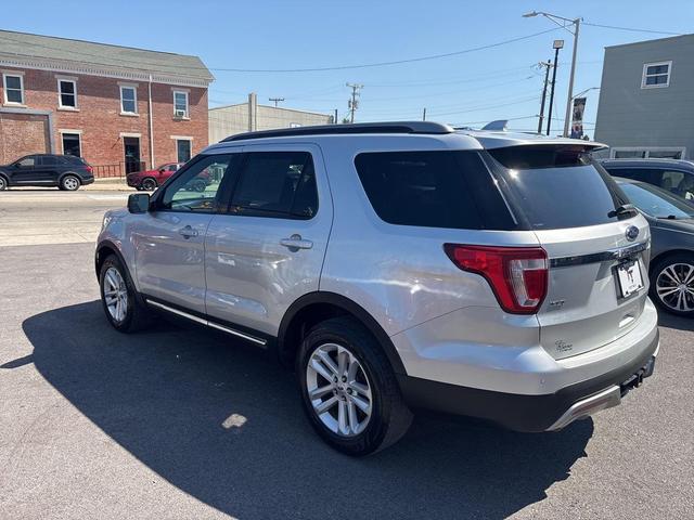 Photo of 2017 Ingot Silver Ford Explorer