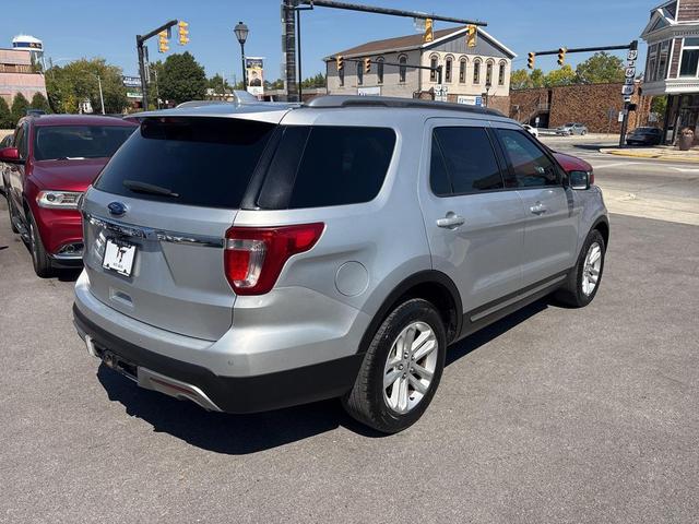Photo of 2017 Ingot Silver Ford Explorer