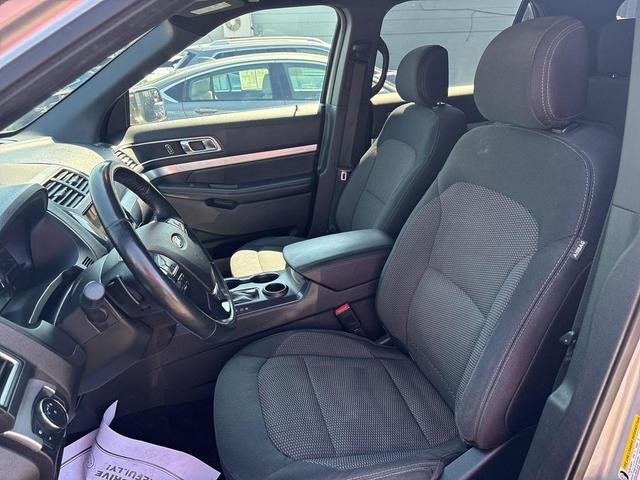 Photo of 2017 Ingot Silver Ford Explorer