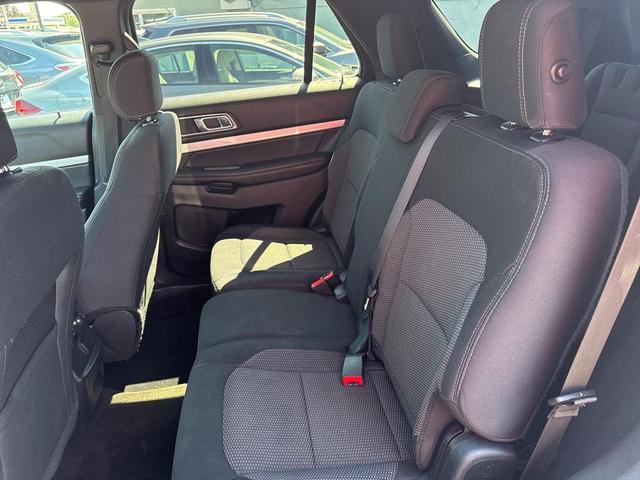 Photo of 2017 Ingot Silver Ford Explorer