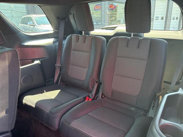 Photo of 2017 Ingot Silver Ford Explorer