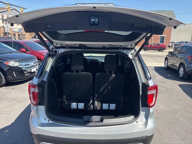 Photo of 2017 Ingot Silver Ford Explorer