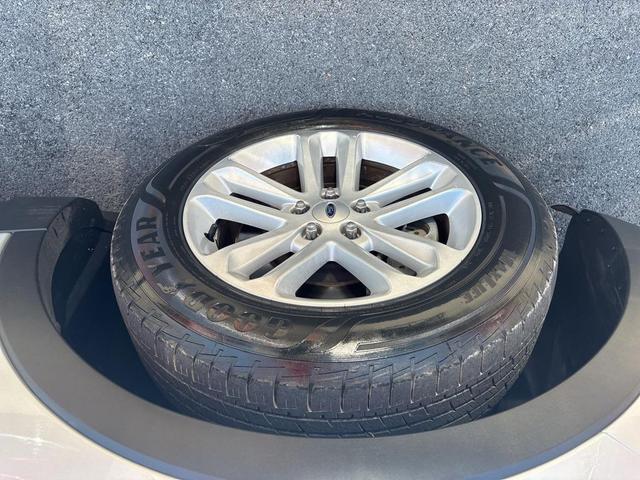 Photo of 2017 Ingot Silver Ford Explorer