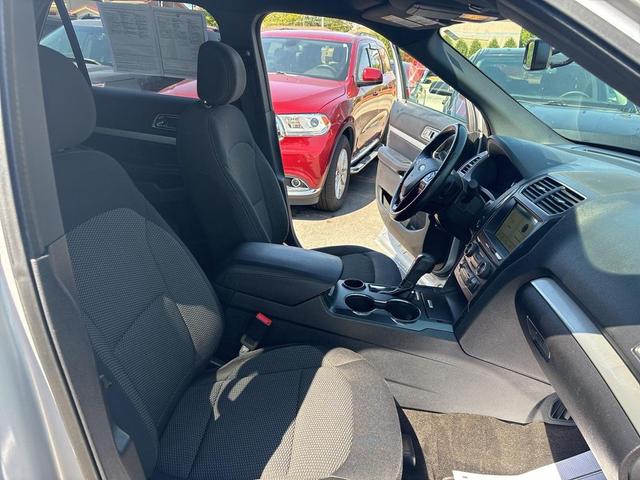 Photo of 2017 Ingot Silver Ford Explorer