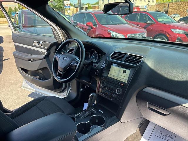 Photo of 2017 Ingot Silver Ford Explorer