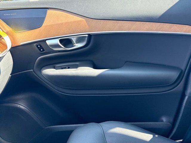 Photo of 2024 Onyx Black Metallic Volvo XC90 Recharge Plug-In Hybrid