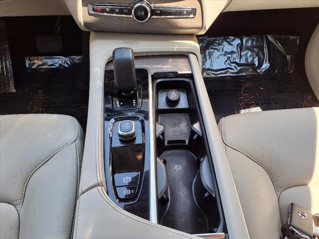 Photo of 2023 Crystal White Volvo XC90 Recharge Plug-In Hybrid