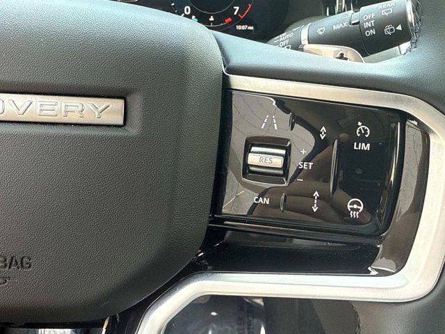 Photo of 2025 Hakuba Silver Metallic Land Rover Discovery Sport