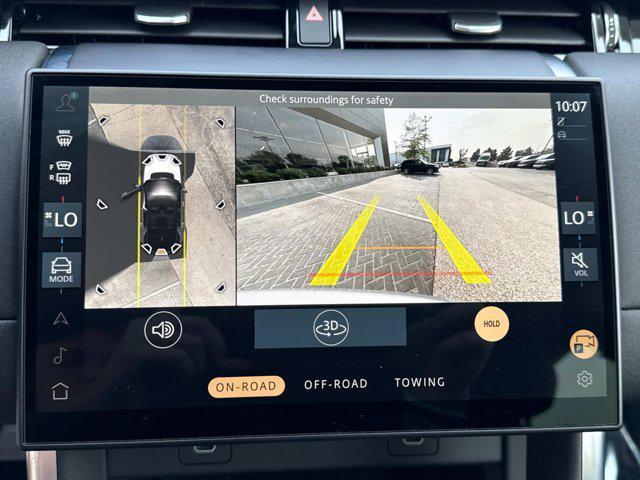 Photo of 2025 Hakuba Silver Metallic Land Rover Discovery Sport