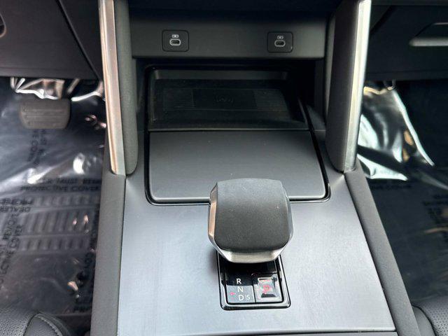 Photo of 2025 Hakuba Silver Metallic Land Rover Discovery Sport